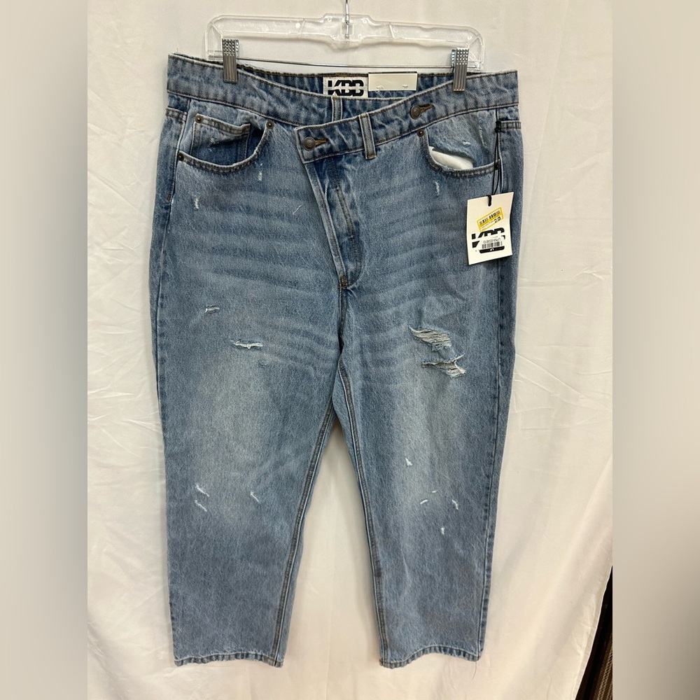 Light Wash Straight Leg Womens Jeans - Picture 6 of 12